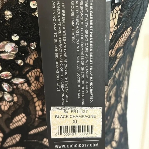 NWT Stunning Black & Champagne Sheath Lace Backless Sleeveless Gown With V-Neck - Picture 3 of 9